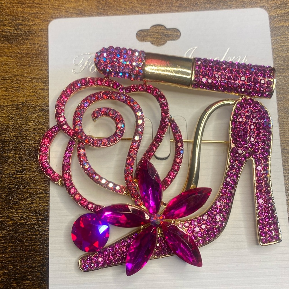 Beautifully designed stiletto and lipstick brooch pin!